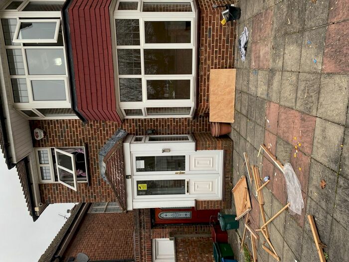 5 Bedroom Semi-Detached House To Rent In Firs Drive, Hounslow, Greater London TW5