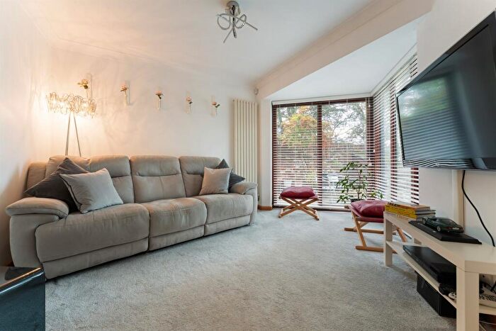 4 Bedroom Detached House For Sale In Broadstone, BH18 - Photo 9