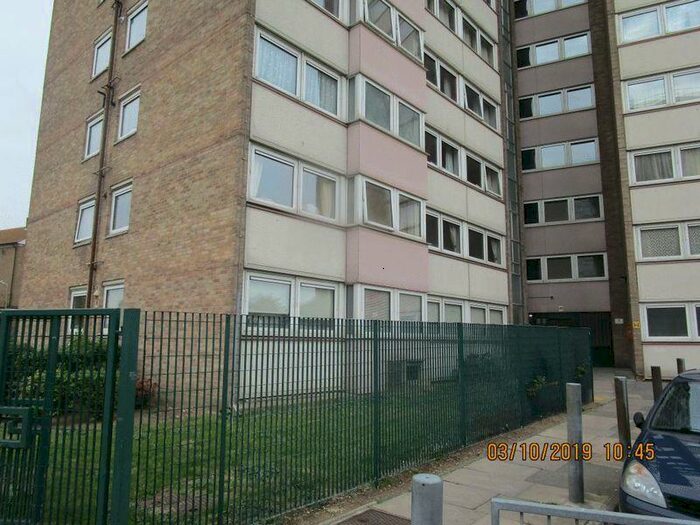 2 Bedroom Flat To Rent In Pantile Avenue, Southend-On-Sea, SS2