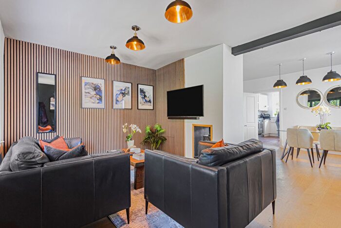 3 Bedroom Detached House To Rent In Walton Bridge Road, Shepperton, TW17