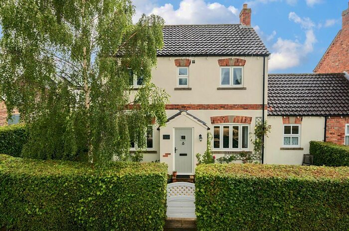 3 Bedroom Link Detached House For Sale In Granary Cottage, Roecliffe Court, Hessay, York, YO26