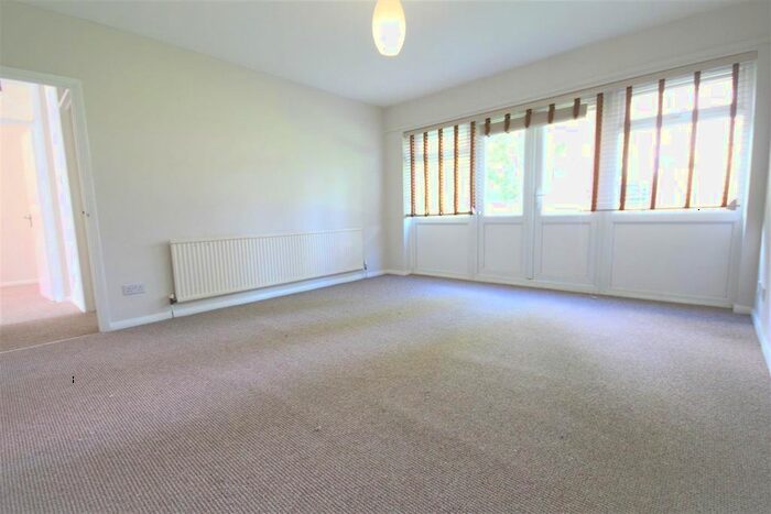 2 Bedroom Flat To Rent In Palace View, London, SE12