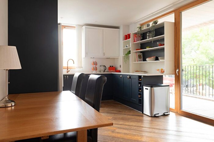 2 Bedroom Flat For Sale In Railway, Lockton Street, London, W10