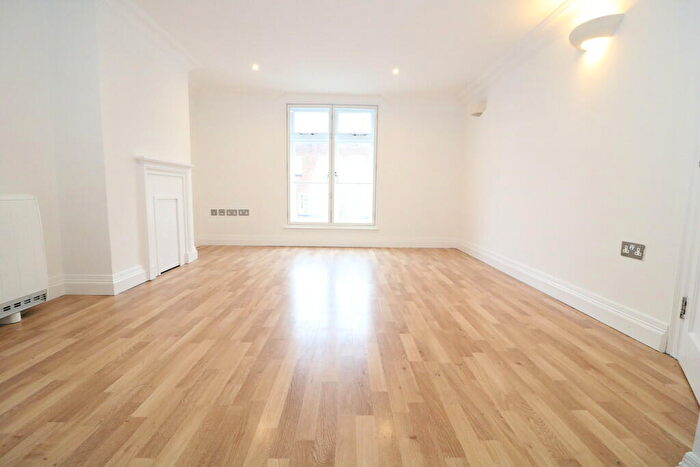 2 Bedroom Apartment To Rent In High Street, Dorking, RH4