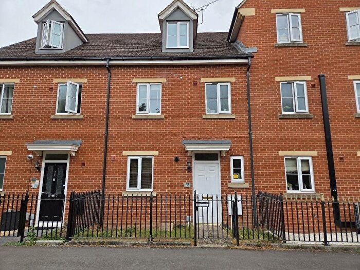 4 Bedroom Terraced House To Rent In Oakhurst, Swindon, SN25