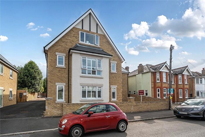 2 Bedroom Flat For Sale In Annett Road, Walton-On-Thames, KT12