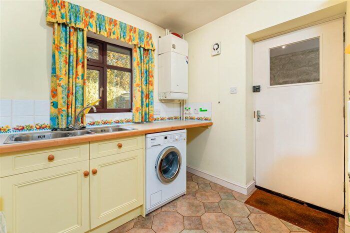 4 Bedroom Detached House For Sale In Manor Road, Adderbury, Banbury, OX17
