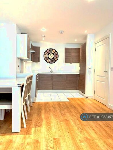 2 Bedroom Flat To Rent In Waterside Way, London, N17