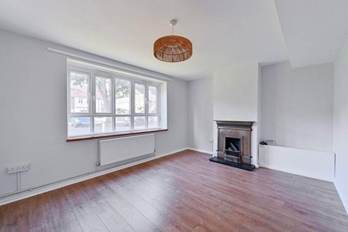 2 Bedroom Maisonette For Sale In Ravensbury Court, Mitcham, CR4