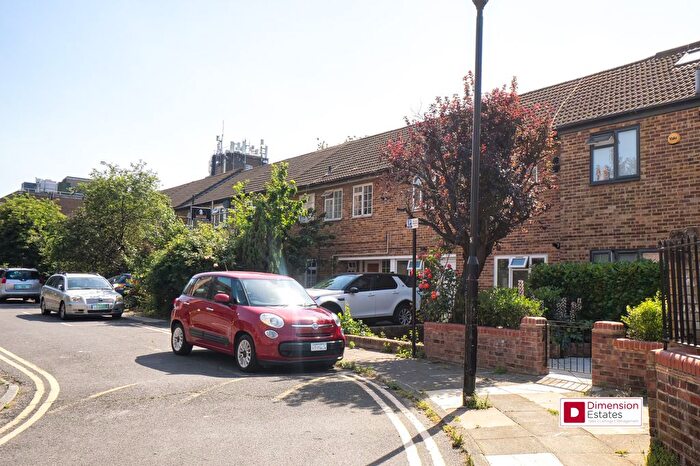 4 Bedroom Terraced House To Rent In Paragon Road, Hackney, London, E9