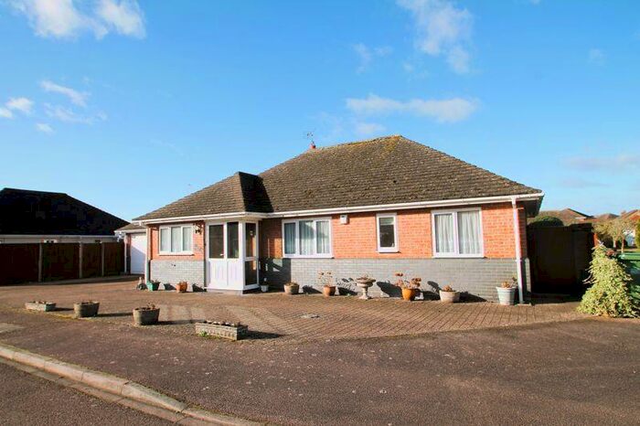 3 Bedroom Detached Bungalow To Rent In Comp Gate, Eaton Bray, Bedfordshire, LU6
