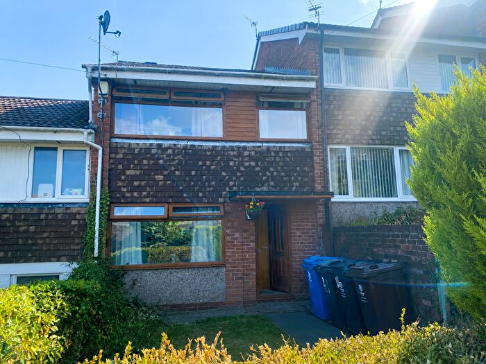 3 Bedroom Town House For Sale In Park Crescent, Chadderton, OL9