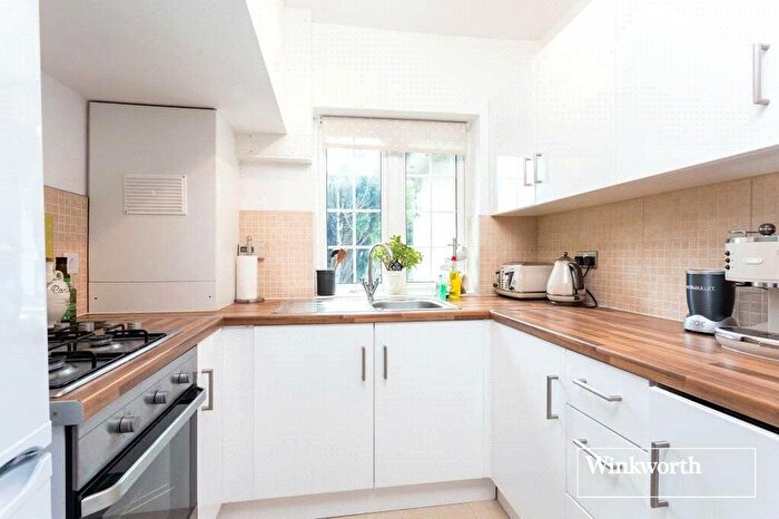 1 Bedroom Apartment To Rent In Woodstock Road, London, NW11