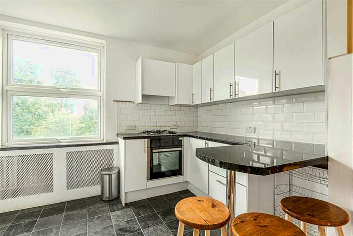 3 Bedroom Flat To Rent In Hatfeild Mead, Morden, SM4