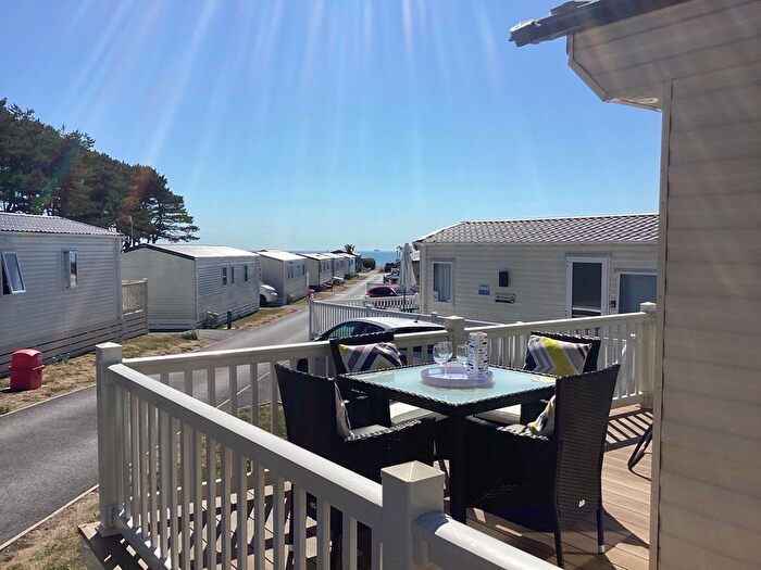 2 Bedroom Mobile/park Home For Sale In Gillard Road, Brixham, TQ5