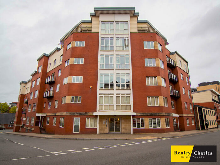 3 Bedroom Apartment For Sale In The Qube, Townsend Way, Birmingham, B1