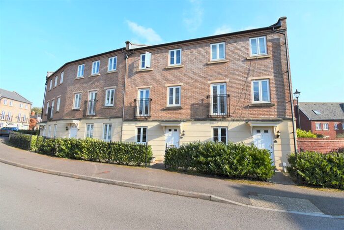 4 Bedroom Town House To Rent In Fleming Way, Exeter, EX2