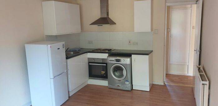 2 Bedroom Flat To Rent In Dalford Court, Telford, TF3