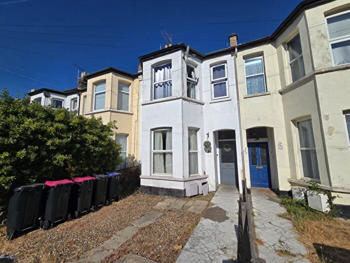 1 Bedroom Flat For Sale In West Road, Shoeburyness, Southend-on-sea, SS3
