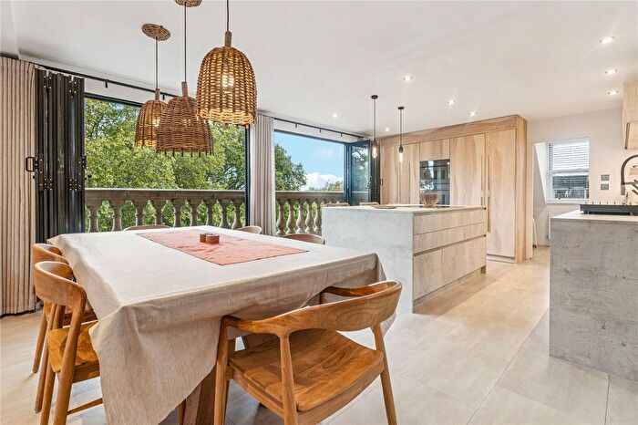 2 Bedroom Flat To Rent In Windmill Drive, SW4
