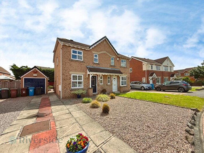 3 Bedroom Semi-Detached House For Sale In Bridgegate Drive, Hull, HU9
