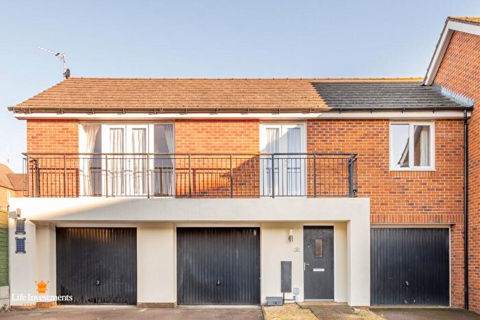 2 Bedroom Coach House To Rent In Lower Lodge Avenue, Rugby, Warwickshire, CV21