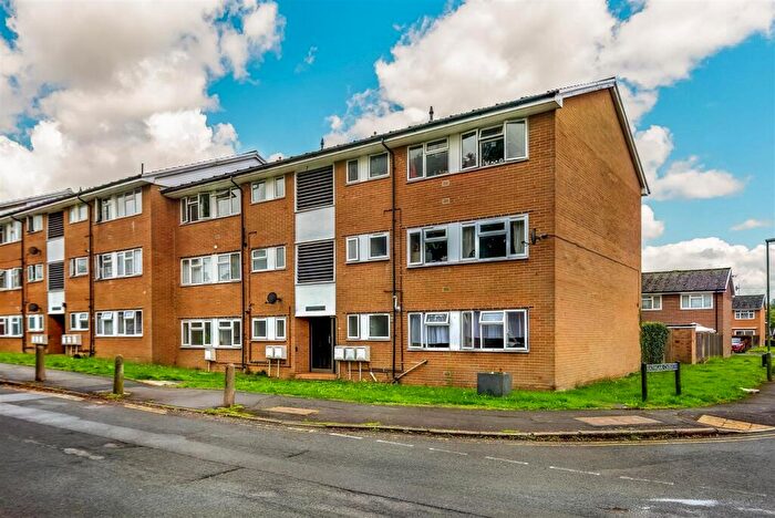 2 Bedroom Flat For Sale In Bushfield Drive, Redhill, RH1