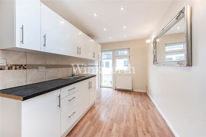 5 Bedroom Semi-Detached House To Rent In Cleveland Gardens, London, NW2