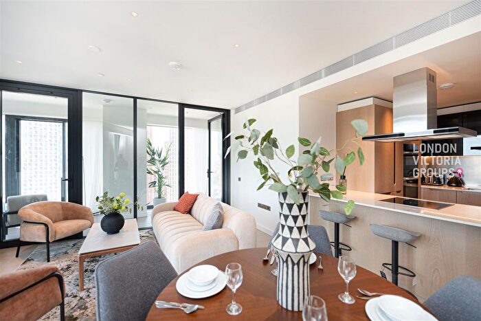 2 Bedroom Flat To Rent In Nine Elms Lane, London, SW8