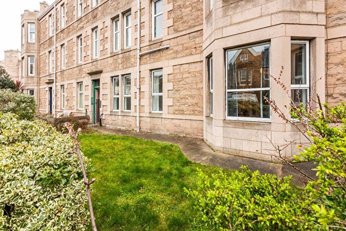 3 Bedroom Flat To Rent In Granton Road, Trinity, Edinburgh, EH5