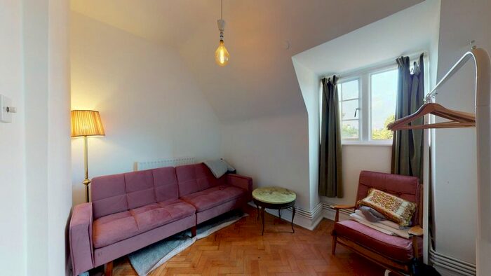 3 Bedroom Flat To Rent In Lyttelton Road, London, N2