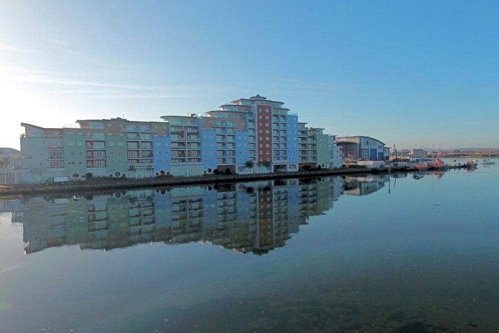 2 Bedroom Flat For Sale In Lifeboat Quay, Poole, BH15