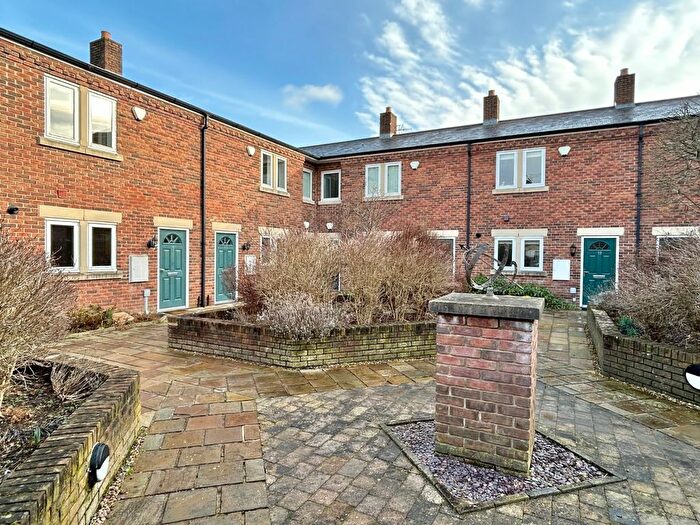 3 Bedroom Flat To Rent In Chancel Square, Meanwood, Leeds, LS6