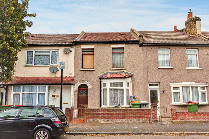 3 Bedroom Terraced House For Sale In Heyworth Road, Stratford, London, E15