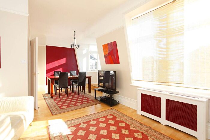 2 Bedroom Flat For Sale In Elgin Avenue, Maida Vale, London, W9