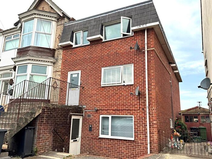 2 Bedroom Flat To Rent In Franklin Road, Weymouth, DT4