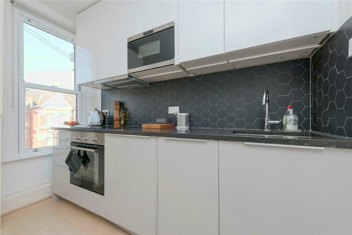 2 Bedroom Apartment To Rent In Windsor Road, London, NW2