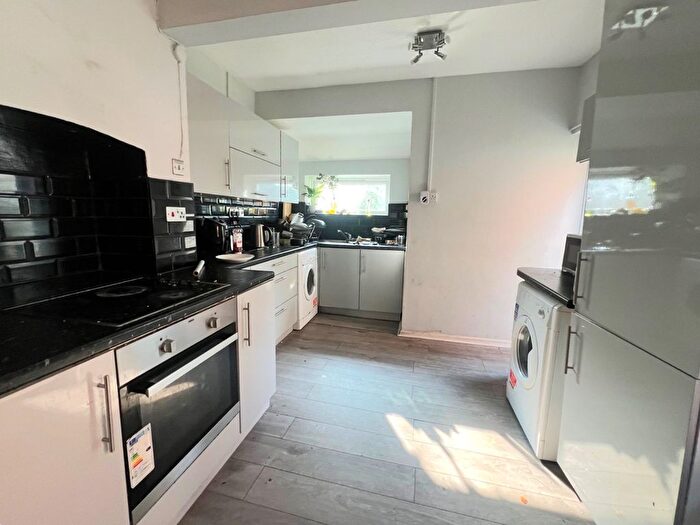 4 Bedroom Semi-Detached House To Rent In Burlington Road, Southampton, SO15