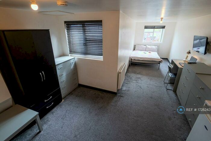 Studio To Rent In Pershore Road, Selly Park, Birmingham, B29