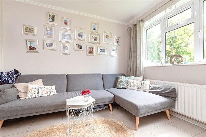 3 Bedroom Flat For Sale In Wrayfield Avenue, Reigate, Surrey, RH2