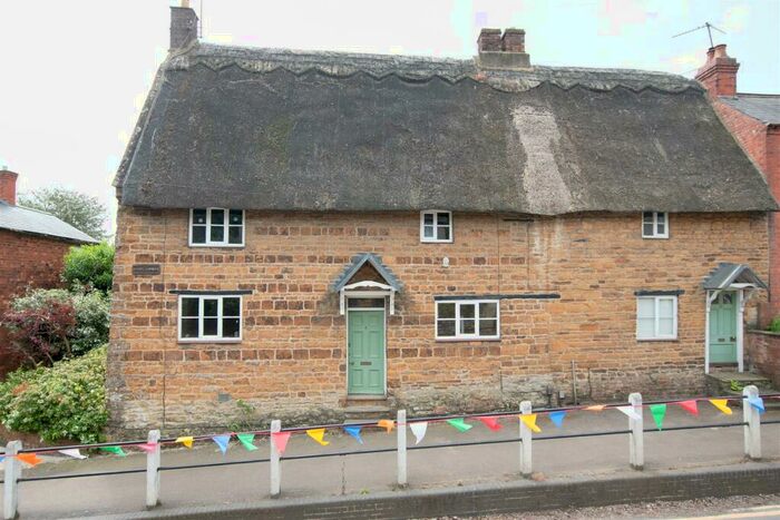 4 Bedroom House To Rent In West StreetEarls Barton, NN6