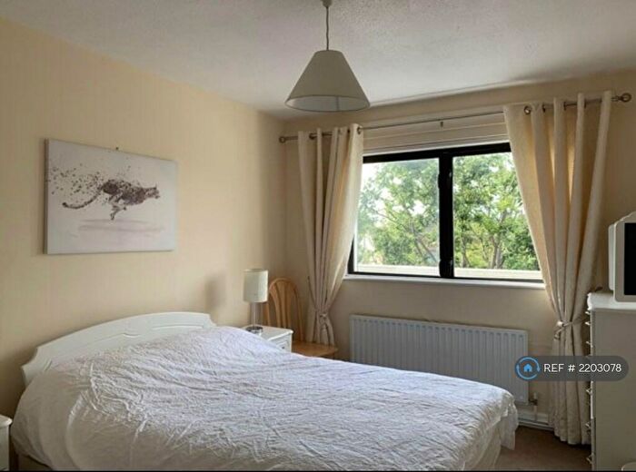 4 Bedroom Flat To Rent In Rowan Court, London, SE15