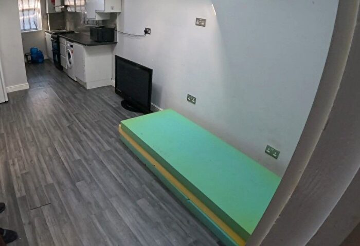 1 Bedroom Flat To Rent In Langdale Drive, Hayes, UB4