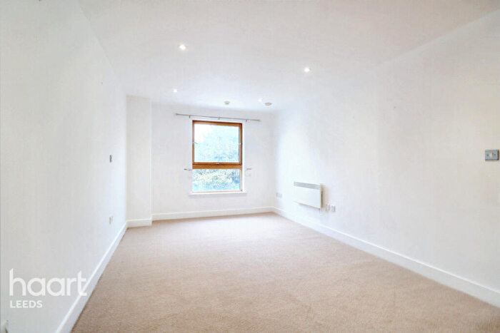 2 Bedroom Apartment For Sale In Armouries Way, Leeds, LS10