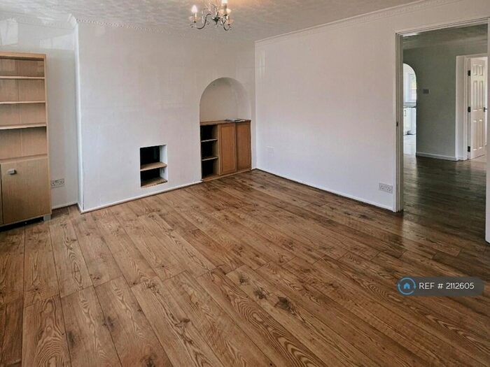 4 Bedroom End Of Terrace House To Rent In Golden Dell, Welwyn Garden City, AL7