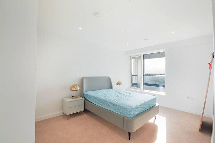 1 Bedroom Flat To Rent In Deacon Street, Elephant And Castle, London, SE17