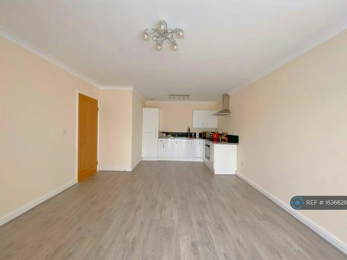 2 Bedroom Flat To Rent In Bravery Court, Liverpool, L19