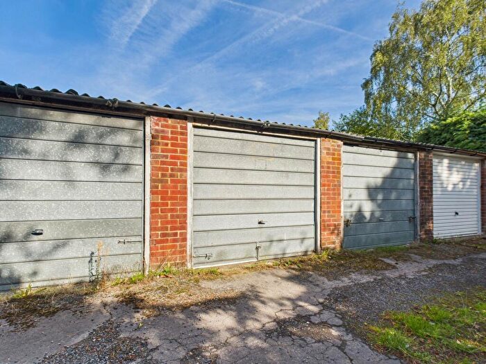 Garage / Parking For Sale In Hartshill Road, Tadley, RG26
