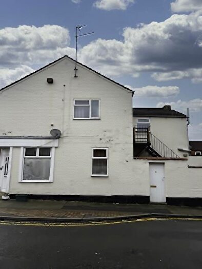 2 Bedroom Flat To Rent In Alcombe Terrace, Northampton, NN1