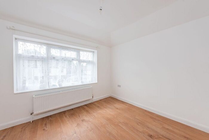 3 Bedroom Property To Rent In Berry Way, Ealing, London, W5